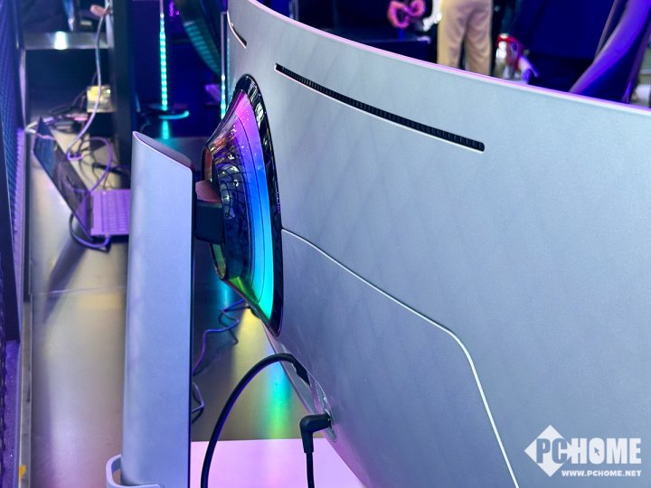 三星新款Odyssey OLED电竞显示器亮相AWE2024